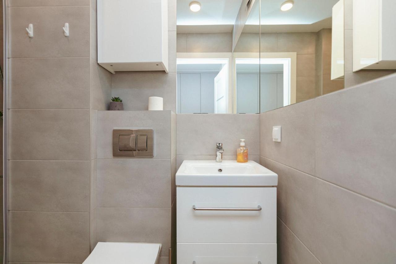 Bagno 7 - Piekny Widok Na Palac Kultury - Wifi - Smarttv 45Cali - Better Rental Warsaw Luaran gambar