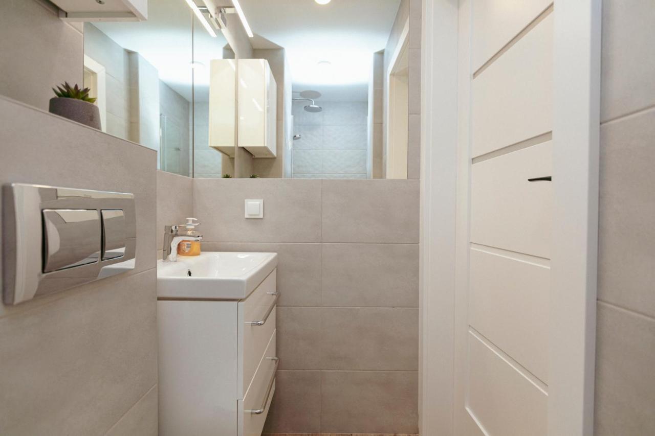 Bagno 7 - Piekny Widok Na Palac Kultury - Wifi - Smarttv 45Cali - Better Rental Warsaw Luaran gambar